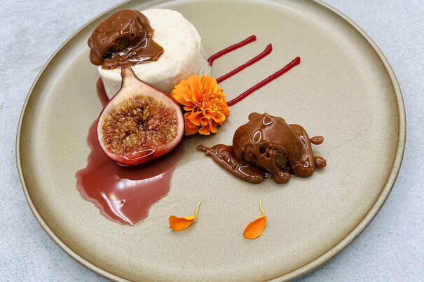 Maronen Panna Cotta mit Portwein Feigen und karamellisierten Maronen
