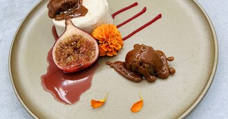 Maronen Panna Cotta mit Portwein Feigen und karamellisierten Maronen