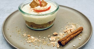 Paradiescreme Butterkeks-Geschmack Schichtdessert mit Apfel-Zimtkompott und Mini-Keks