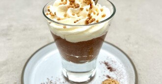 Mousse Noisette (Nutella-Style) mit Sahne und Haselnusskrokant