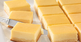 Käsekuchen, geschnitten