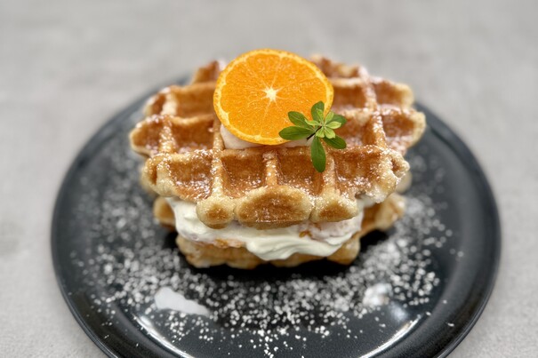 Lütticher Waffel als Käse-Sahne-Torte