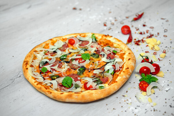 Pizza Salame e Pesto