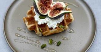 Lütticher Waffel mit Hüttenkäse & Feigen