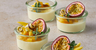Tropische Panna Cotta mit Schoko-Dekor - Glasdessert