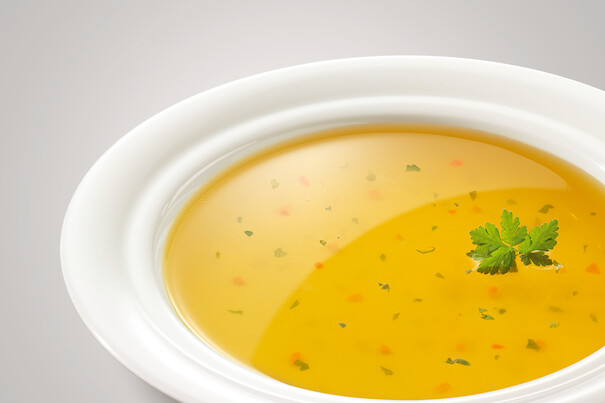 Gemüsesuppe, klar, Etoklar, hefefrei, mit Kräutereinlage Gemüsesuppe, klar, Etoklar, hefefrei, mit Kräutereinlage