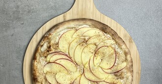 Pizza Flammkuchen-Style mit Apfel