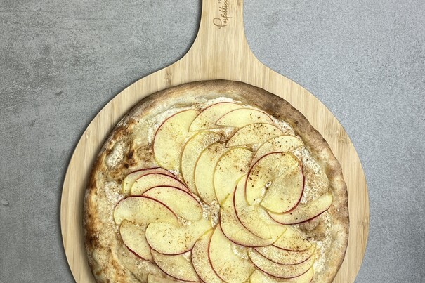 Pizza Flammkuchen-Style mit Apfel