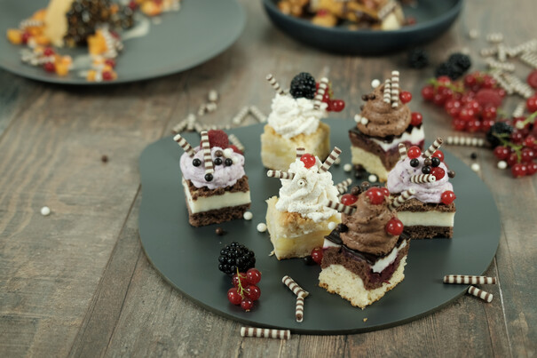 Pimp my Cake - Kuchen verfeinert mit Blueberry Cheesecake Creme, Bayerische Creme und Premium Mousse au Chocolat