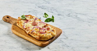 Pinsa Snack Pancetta e Cipolla