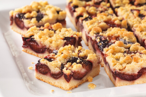 Pflaumenkuchen, geschnitten Pflaumenkuchen, geschnitten