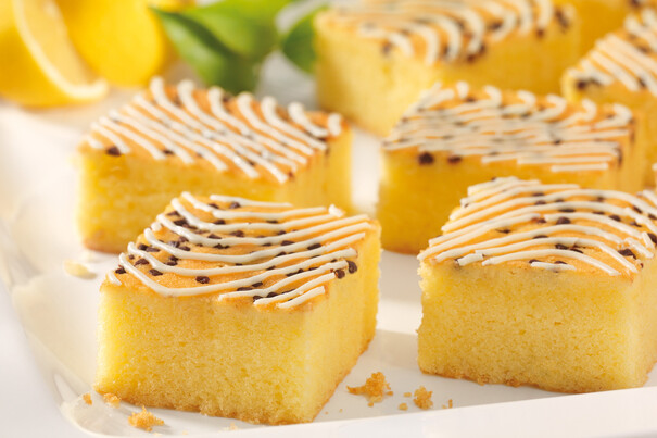 Zitronenkuchen, geschnitten Zitronenkuchen, geschnitten