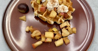 Lütticher Waffel mit Maronensahne & Zimtäpfeln