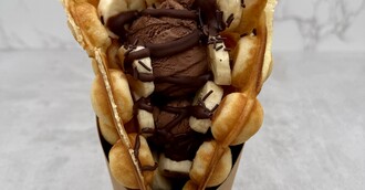 Bubble Waffel mit Schokoladeneis & Banane