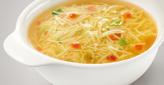 Hühnersuppe mit Eiernudeln