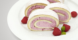 Sahnerolle Himbeere, geschnitten