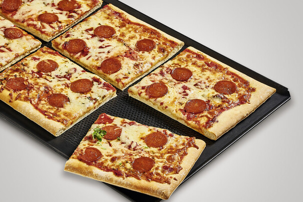 1/1GN 48x28cm Pizza Salami 1/1GN 48x28cm Pizza Salami