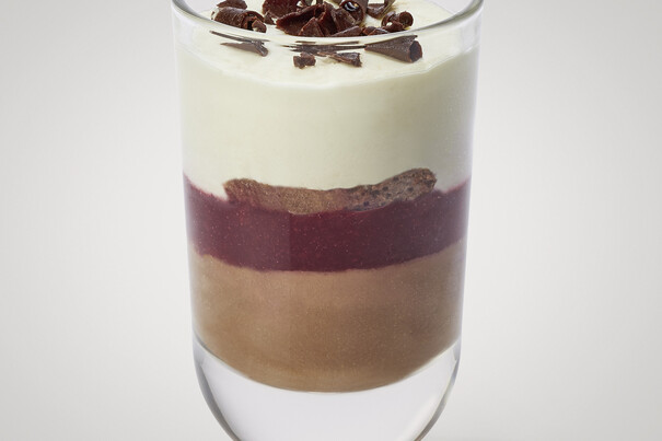 Dessert nach Art Schwarzwälder-Kirsch Dessert nach Art Schwarzwälder-Kirsch