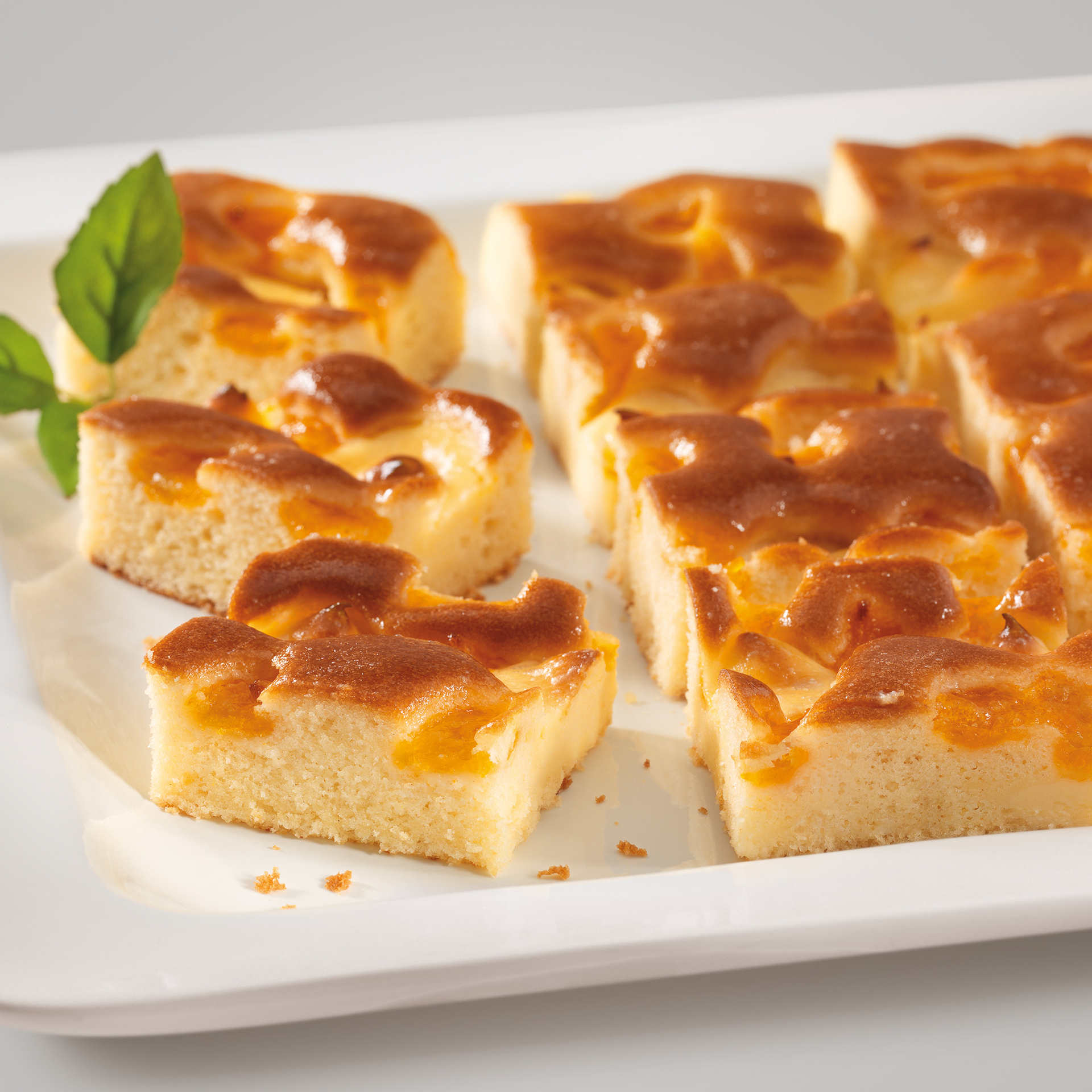 Mandarinen-Quark-Kuchen, geschnitten | Dr. Oetker Professional